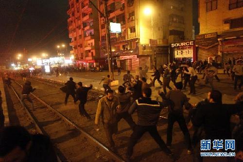 埃及10萬民眾圍攻總統府