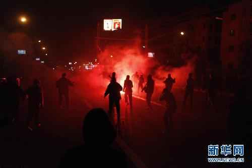 埃及10萬民眾圍攻總統府