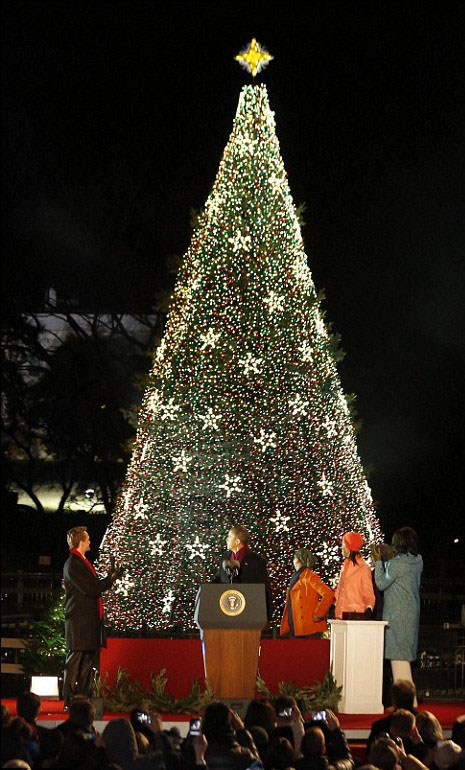 奧巴馬參加點亮國會圣誕樹儀式 溫情獻唱圣誕歌曲(圖片新聞)