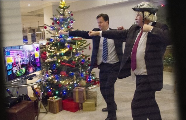 鳥叔遭遇“歌詞門”公開致歉 英首相被跳騎馬舞