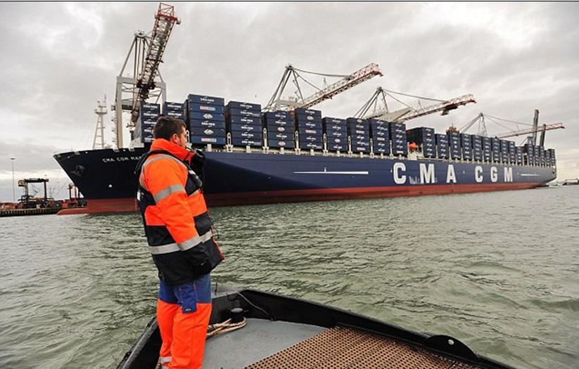 世界最大集裝箱貨船完成處女航 滿(mǎn)載圣誕禮品抵英港口