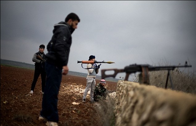 奧巴馬宣布承認(rèn)敘反對派 男孩斬首俘虜駭人視頻流傳網(wǎng)絡(luò)