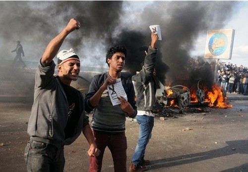 埃及憲法草案公投拉開帷幕 數十萬軍警部署投票站維持秩序