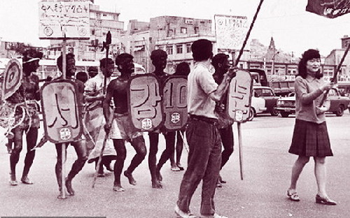 樸槿惠上演“公主復仇記”從恬靜少女到韓國女總統