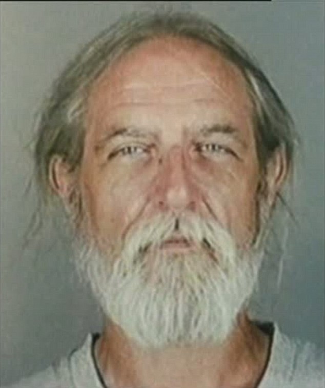 美國(guó)男子放火設(shè)圈套槍殺消防員 曾用錘子把祖母打死