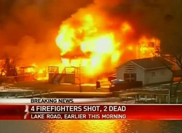 美國(guó)男子放火設(shè)圈套槍殺消防員 曾用錘子把祖母打死