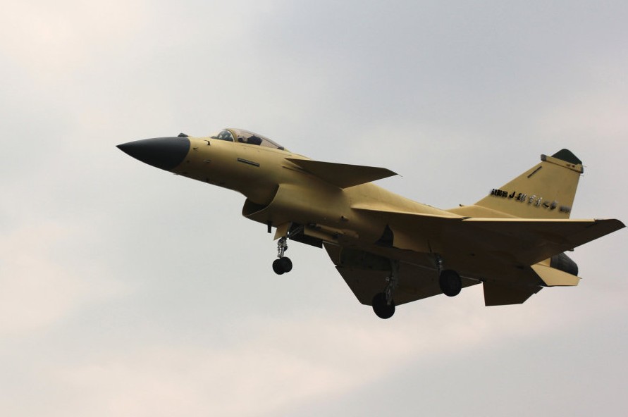 組圖：網(wǎng)友拍國(guó)產(chǎn)殲10B戰(zhàn)機(jī)近期頻繁滑跑試飛