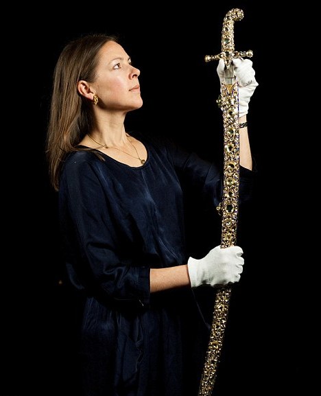 英王室鉆石展“奢華”登場 2012國際style之絕色美圖篇