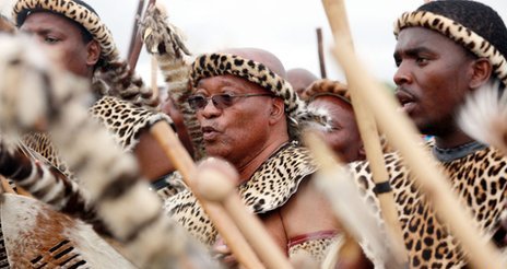 養寵物狗是白人文化？南非總統又發爭議言論