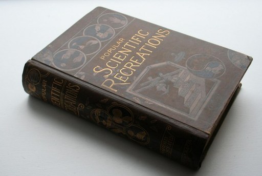 19世紀(jì)英國詭異發(fā)明：縫紉機(jī)由小狗驅(qū)動