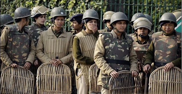 印度輪奸案受害人遺體運回國 民憤難平嫌犯或被處死刑