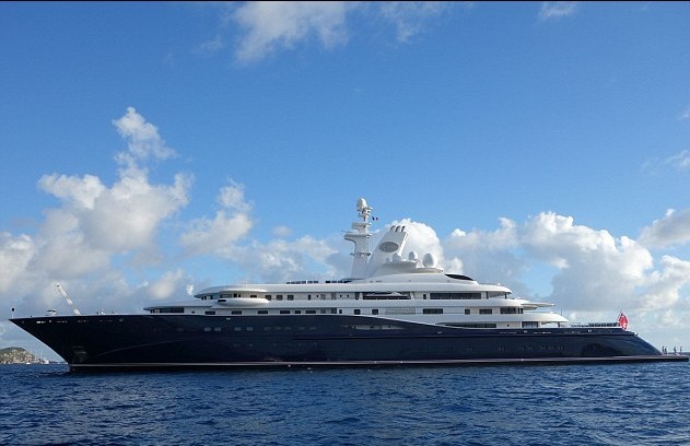 豪華游艇新年PK！切爾西老板完爆卡塔爾首相