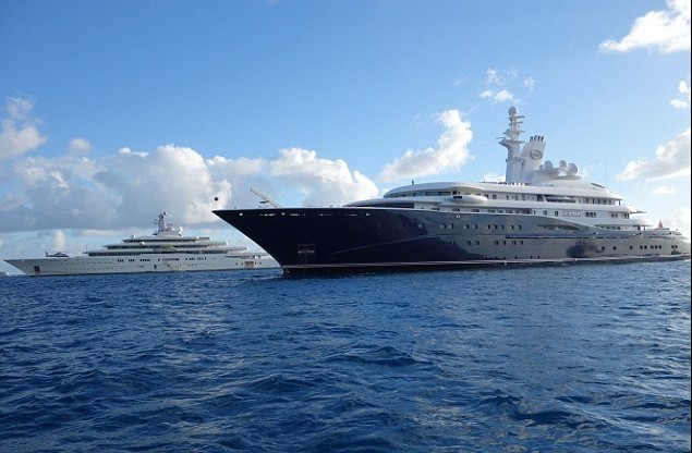 豪華游艇新年PK！切爾西老板完爆卡塔爾首相