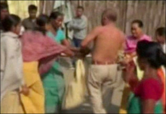 印度輪奸案開審民眾呼吁絞刑 議員強奸民婦遭圍毆