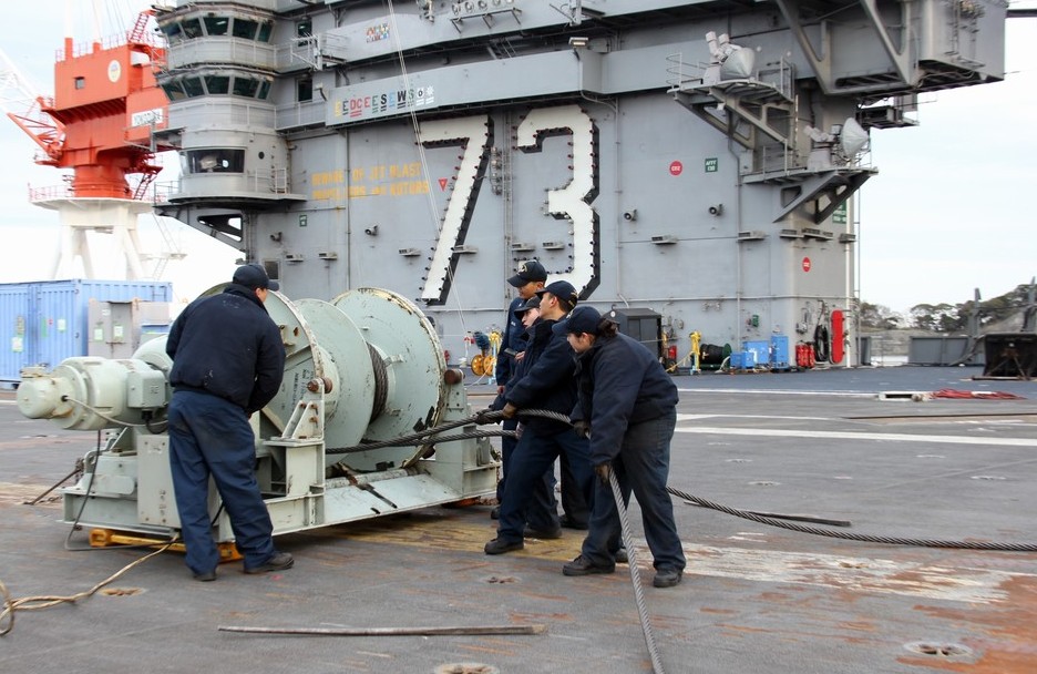 高清：美軍核航母上攔阻索機構(gòu)曝光