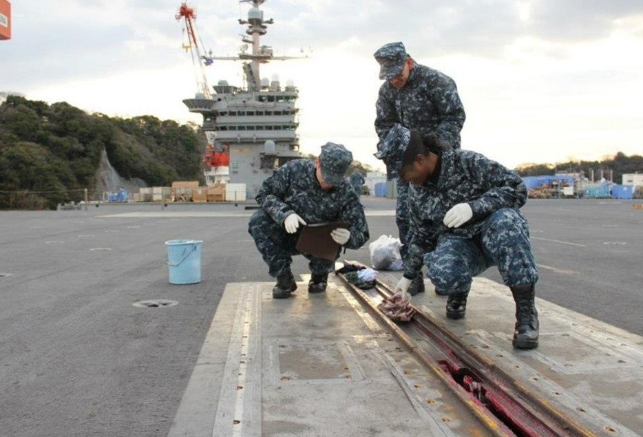 高清:美軍核航母上攔阻索機構曝光