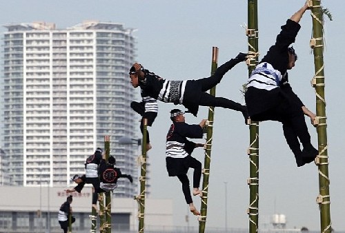 東京消防廳新年演習 高空竹梯演繹“日本style”