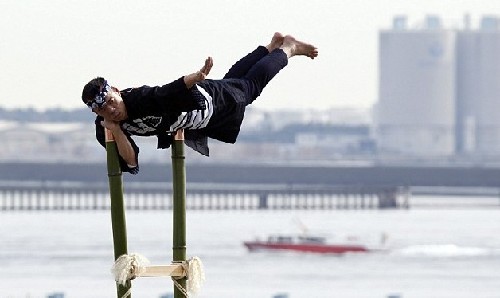 東京消防廳新年演習 高空竹梯演繹“日本style”