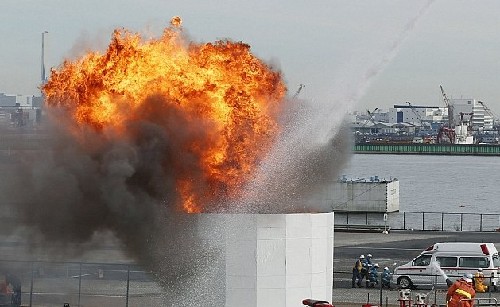 東京消防廳新年演習 高空竹梯演繹“日本style”
