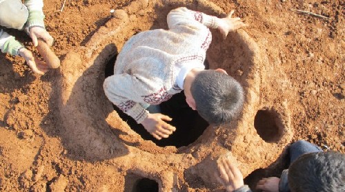 敘利亞難民兒童靠野菜為生 處境艱難
