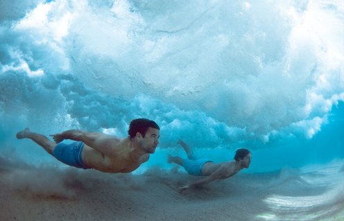 換個角度更震撼！海底看跳水宛如水晶世界