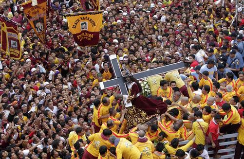 圖：菲律賓馬尼拉“黑耶穌節”盛大巡游