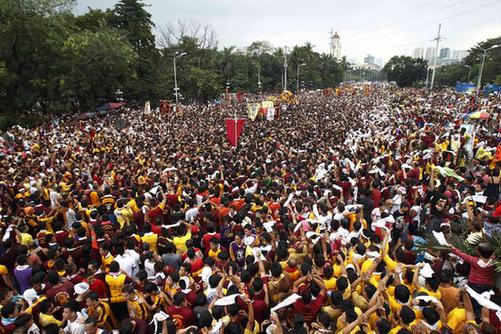 圖：菲律賓馬尼拉“黑耶穌節”盛大巡游
