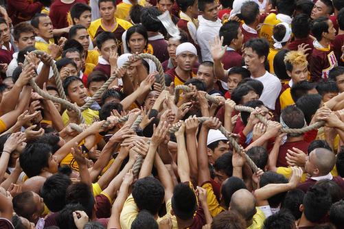 圖：菲律賓馬尼拉“黑耶穌節”盛大巡游