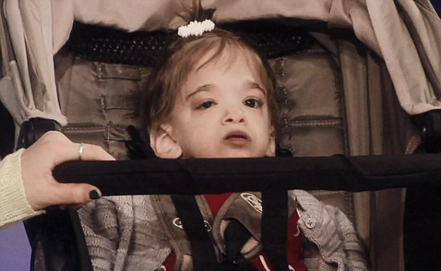 美國女子患怪病身體停止生長 20歲仍形如嬰孩