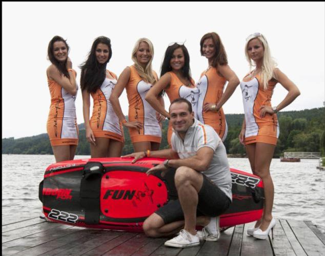 半小時穿越英吉利海峽!新型噴氣沖浪板掀熱潮