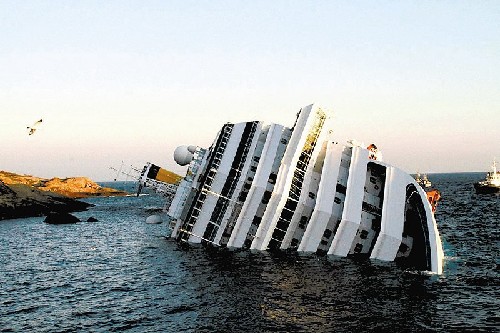 意大利游輪完成打撈尚需時(shí)日 當(dāng)?shù)負(fù)?dān)心旅游業(yè)受損