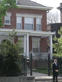 美國男子向看守奧巴馬私宅的特工吐口水 兩周后被捕