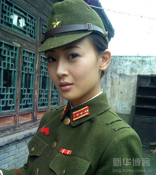 組圖:嬌柔女星軍裝照 誰最惹人愛?