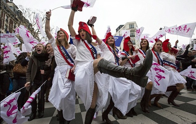 法國數十萬民眾參與大游行 反對同性婚姻合法化