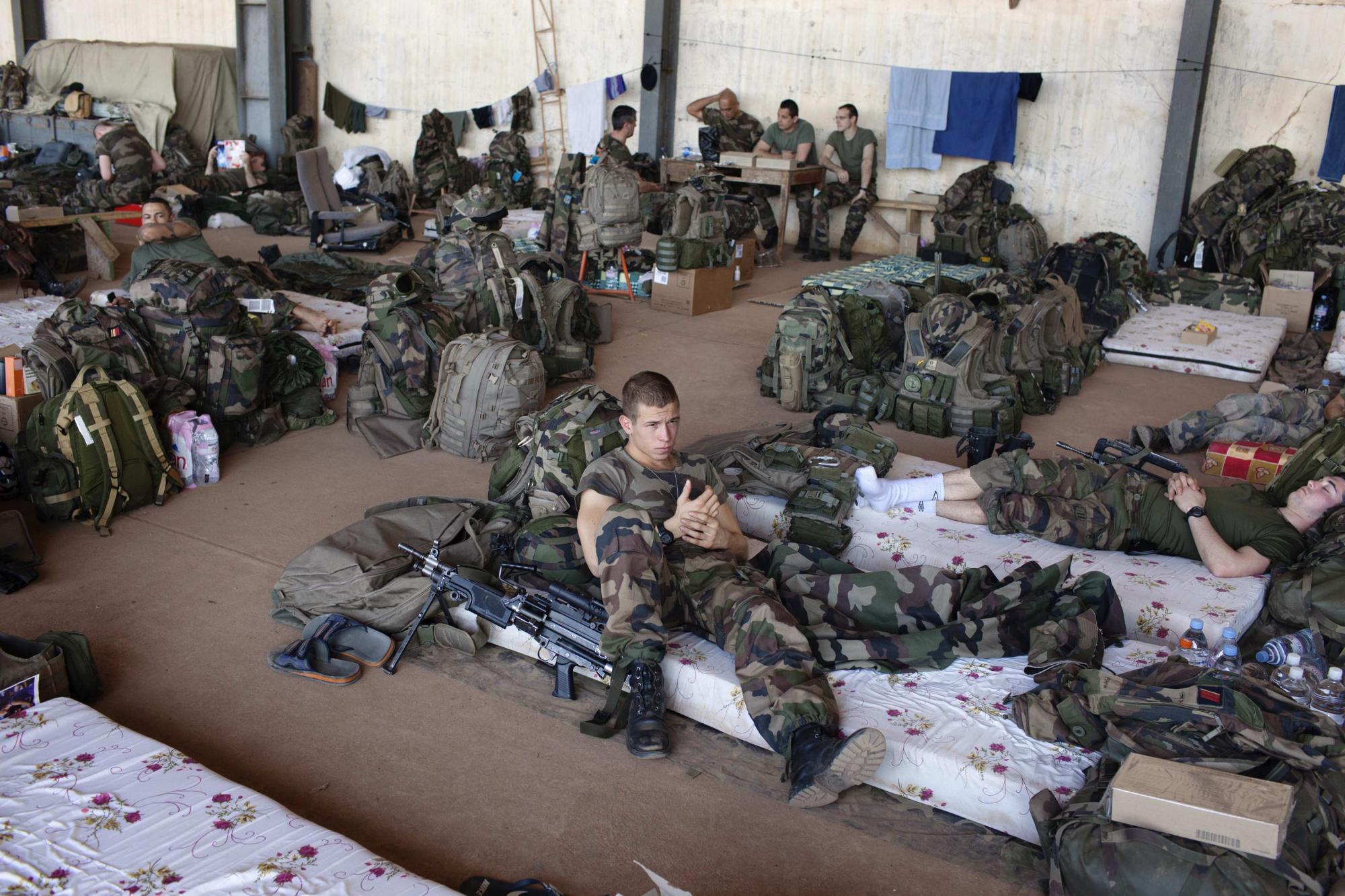 法國加速馬里軍事行動 本土受極端組織恐怖威脅