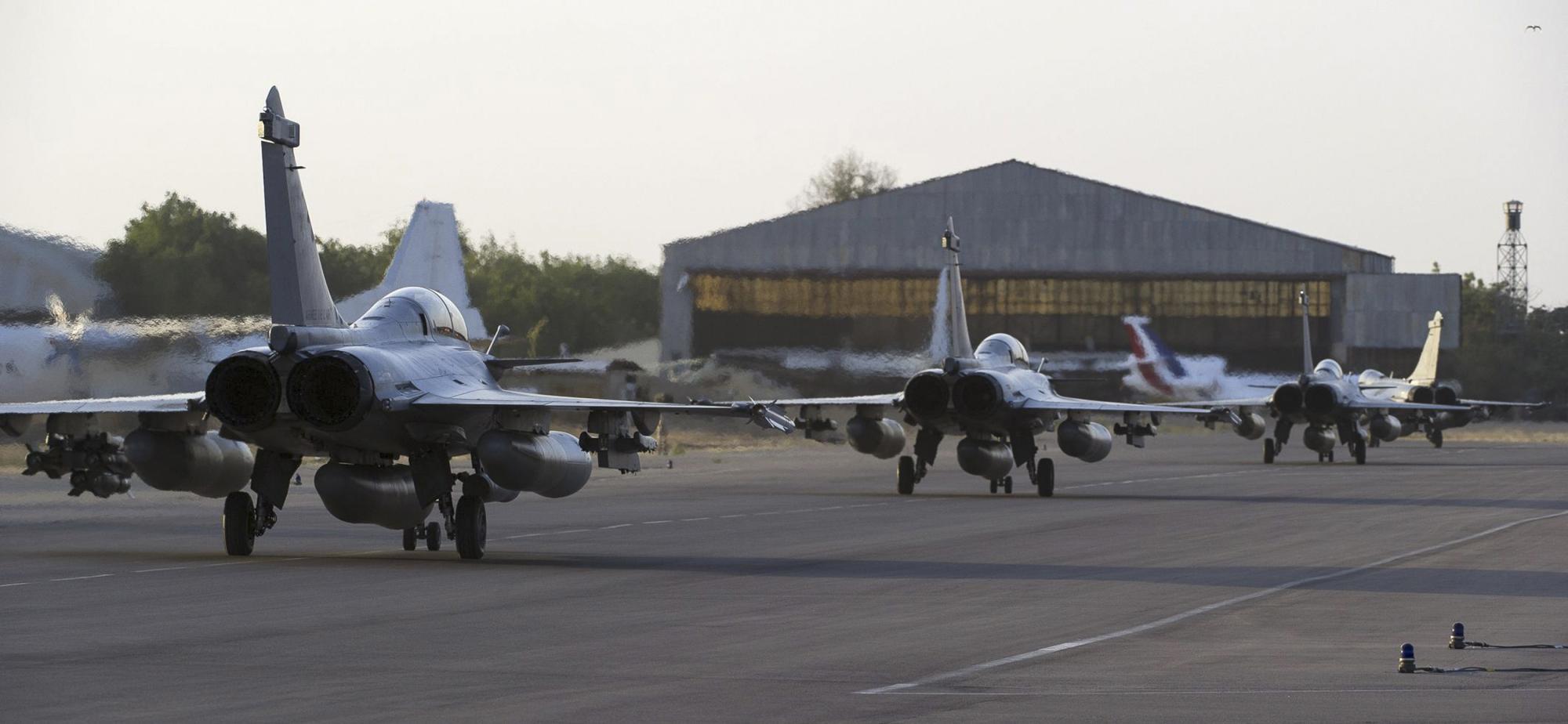 法國加速馬里軍事行動 本土受極端組織恐怖威脅