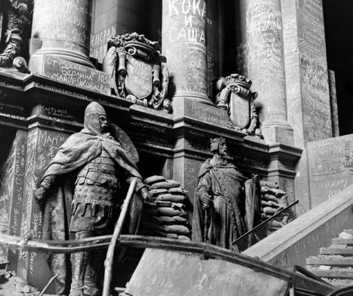 組圖:珍貴黑白老照片披露希特勒自殺地堡