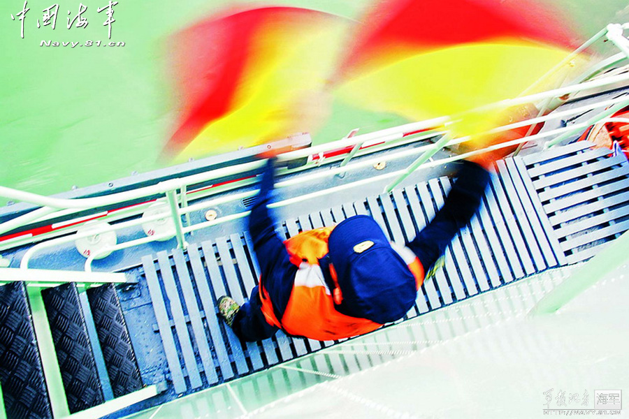 高清:圖片揭秘中國海軍部隊旗語信號