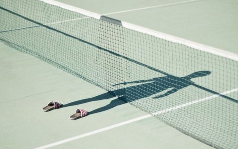 “隱形人”藝術家拍攝深邃影子照片 反映自身不斷變化個性