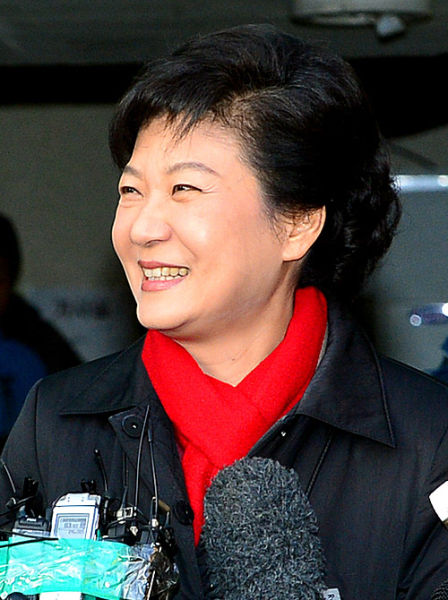 韓國男子闖入總統職務交委會向樸槿惠示愛