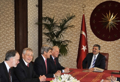 奧巴馬新任期轉攻外交 對華亮出“雙刃劍”