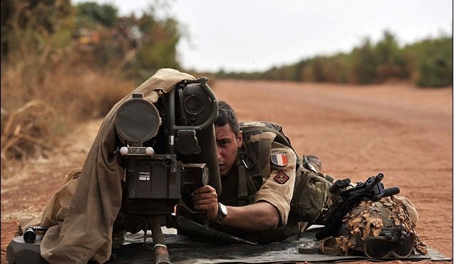 法軍士兵在馬里戴骷髏面巾引爭議 軍方已展開調查