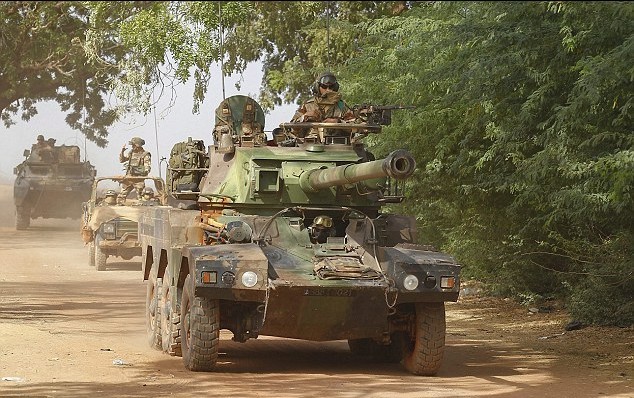 法軍士兵在馬里戴骷髏面巾引爭議 軍方已展開調查