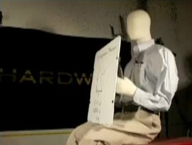 最后的“救命符”：美發明防彈黑板應對校園槍擊案