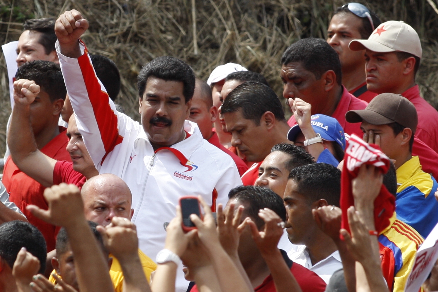 委內(nèi)瑞拉民眾聲援查韋斯 副總統(tǒng)自稱成暗殺目標(biāo)