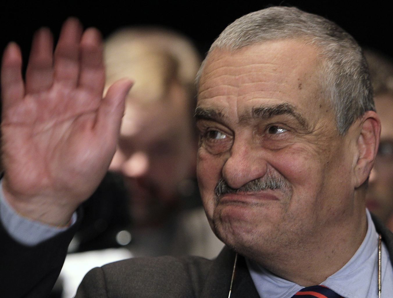 捷克左翼前總理當選首位直選總統(tǒng) 對手指責其靠“詆毀他人”獲勝