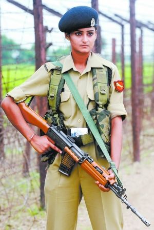 揭秘各國威武女兵：“國防雌獅”勇?lián)厝?地面作戰(zhàn)顯身手