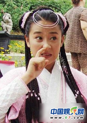 朱茵當眾摳腳范冰冰挖鼻孔 盤點中外明星不雅抓拍