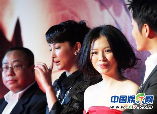 朱茵當(dāng)眾摳腳范冰冰挖鼻孔 盤(pán)點(diǎn)中外明星不雅抓拍