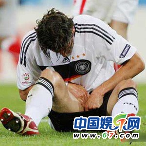 朱茵當眾摳腳范冰冰挖鼻孔 盤點中外明星不雅抓拍